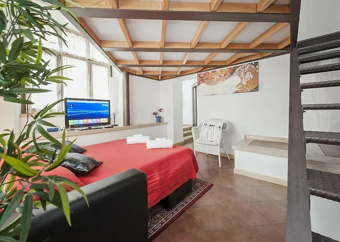 Captivating Loft In Prime Location Near Colosseum Rome