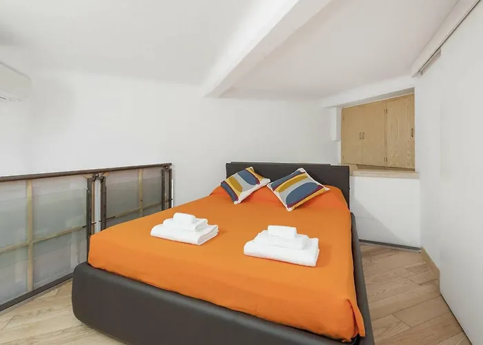 Captivating Loft In Prime Location Near Colosseum * Rome